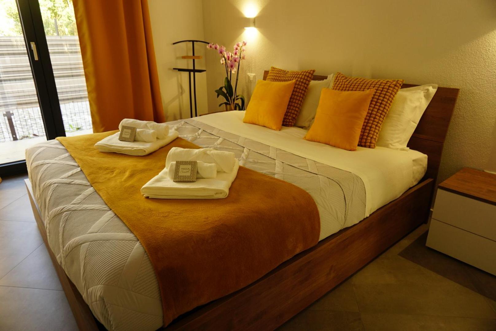 Elisa Apartments B - In Front Of The Walls Of Lucca Bagian luar foto